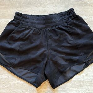 Lululemon Hotty Hot Shorts - size 4 - black camo